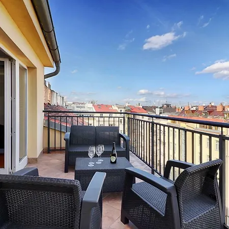 Rooftop Appt With Castle View & Terrace *