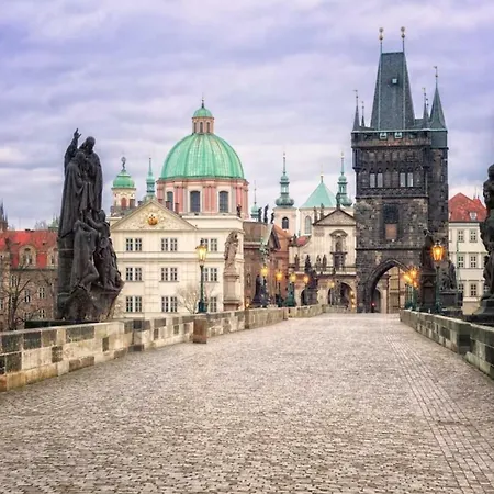 Апартаменты Rooftop Appt With Castle View & Terrace