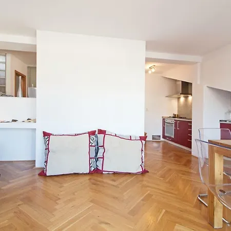 Rooftop Appt With Castle View & Terrace Apartamento