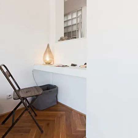 Rooftop Appt With Castle View & Terrace Прага